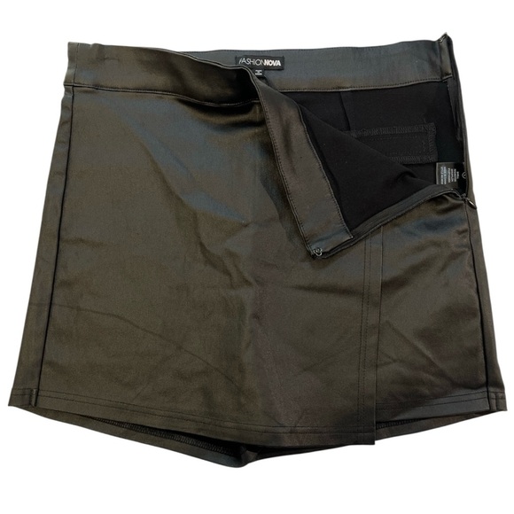 Fashion Nova Maddie Coated Mini Skort, Stretch, High Waisted, Black, Size Large - Picture 9 of 13